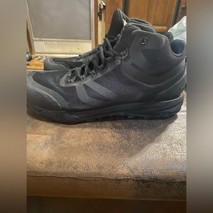 5.11 A/T all terrain mid tactical boot. Size 10.5